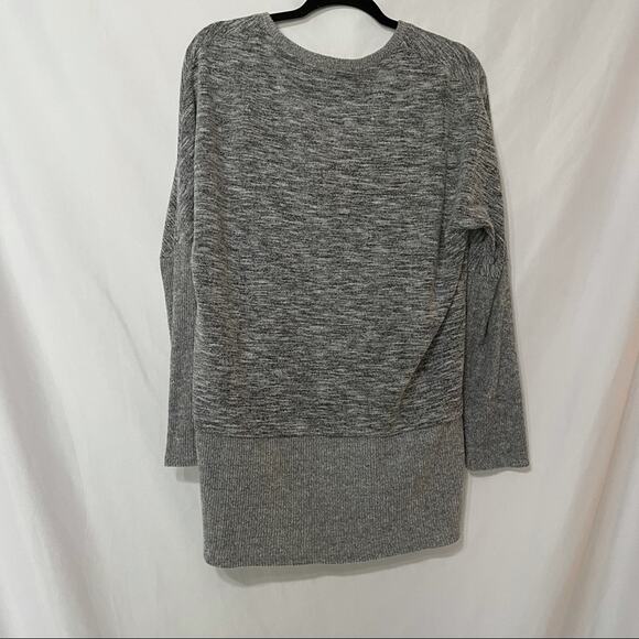 Piper & Taylor Grey Pullover High Low Sweater Womens M Preppy Crew Neck Marled - Picture 7 of 7